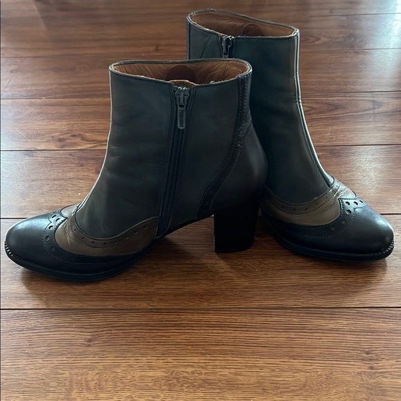 Pikolinos Elegant Women's Leather Ankle Boots - Picture 2 of 8